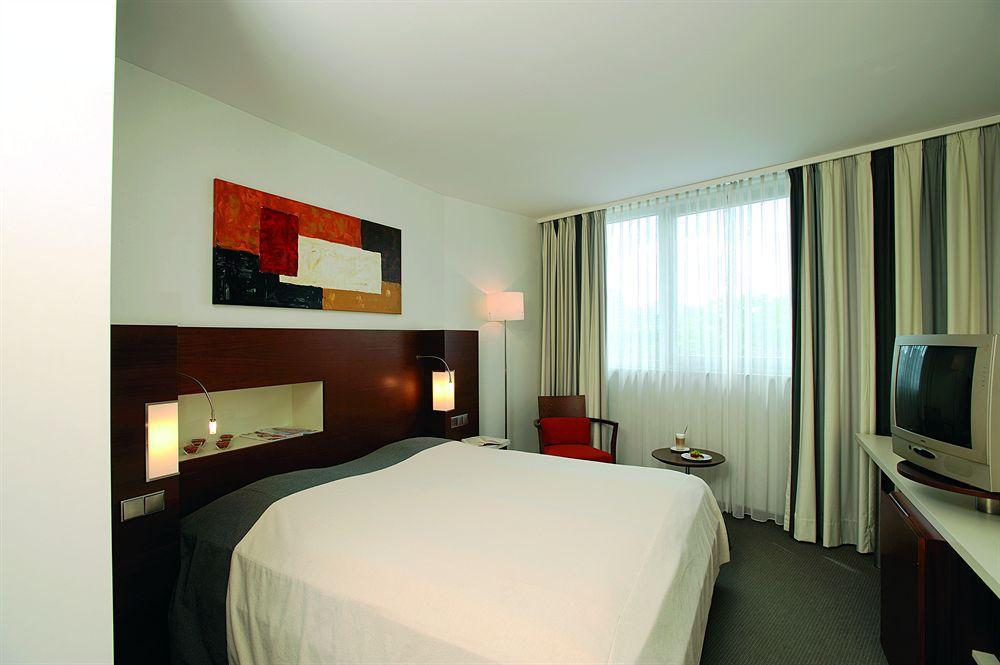 Nh Frankfurt Niederrad Hotel Frankfurt am Main Quarto foto